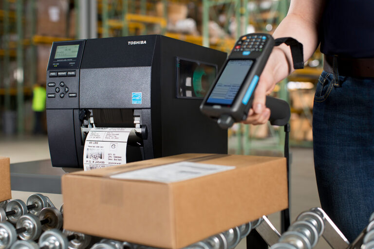 Etiquette intelligente ou code-barres classique ?